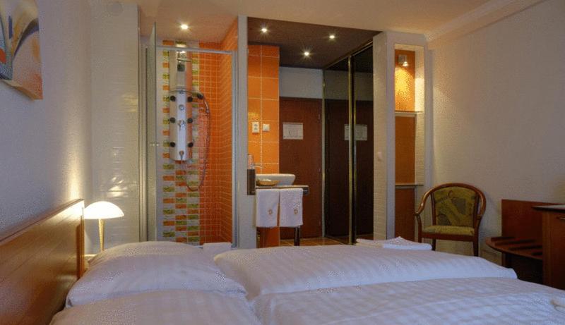 Hotel Druzba ミハロフツェ エクステリア 写真