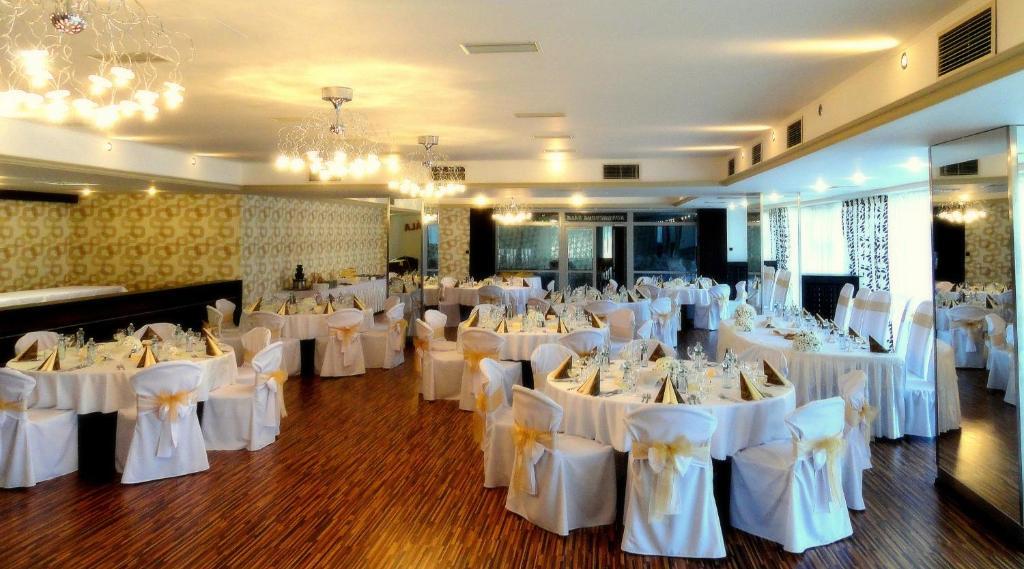 Hotel Druzba ミハロフツェ エクステリア 写真